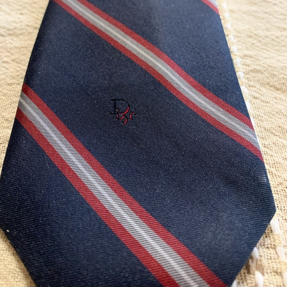 Dior tie. - Picture 4 of 6